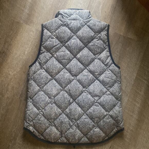 J.Crew Herringbone Gray and Black Puffer Vest Size Small - Picture 7 of 8
